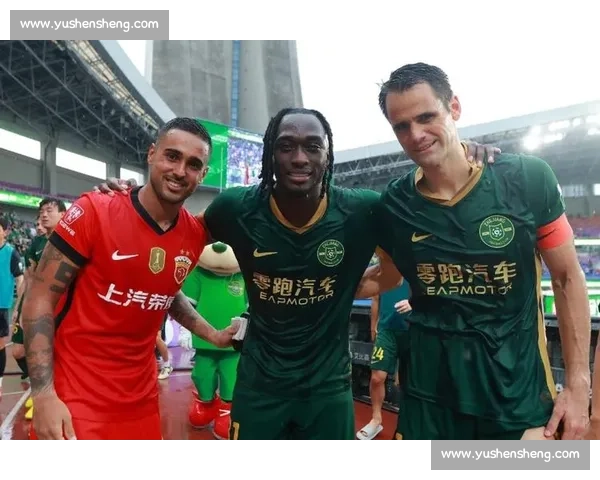 足协认错！VAR 误判偷走浙江 2 分，陶强龙争议动作成焦点，主帅激动挥拳眼镜飞落